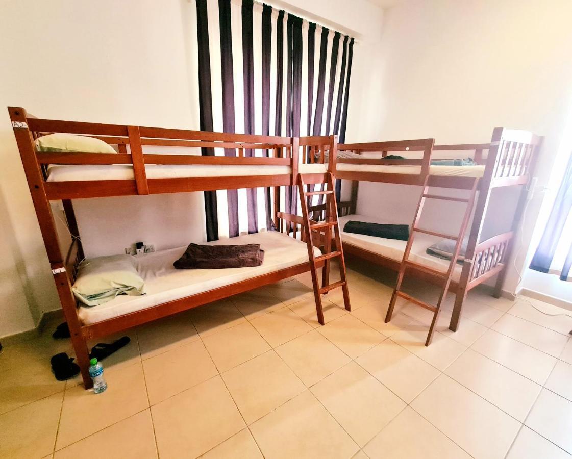 Dxb Backpackers Hostel Дубай Екстериор снимка