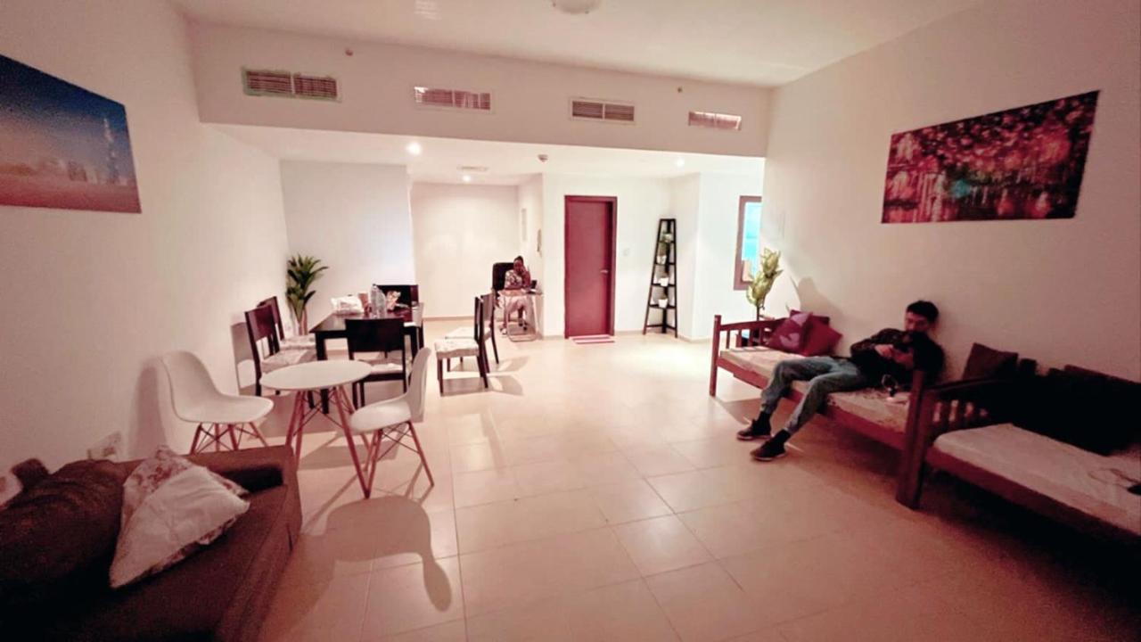 Dxb Backpackers Hostel Дубай Екстериор снимка
