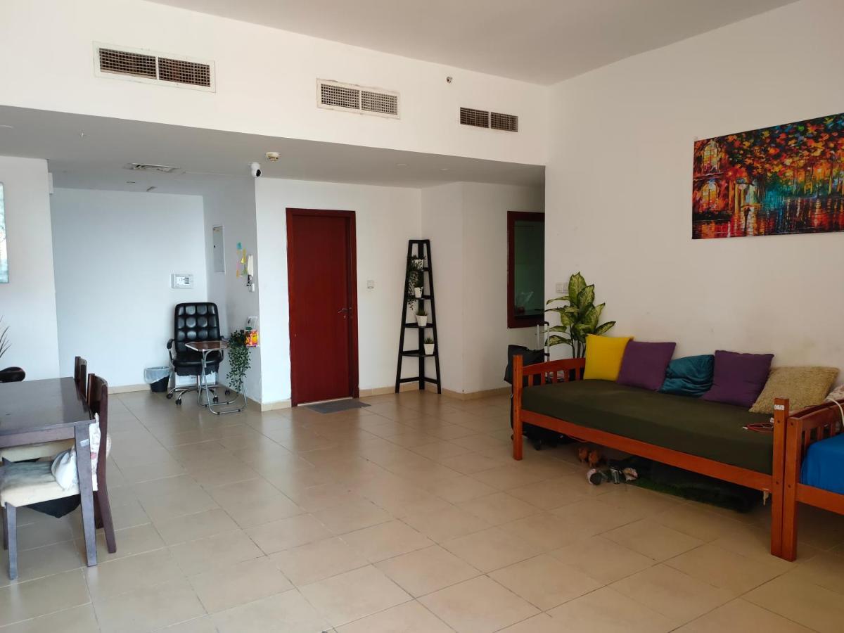 Dxb Backpackers Hostel Дубай Екстериор снимка
