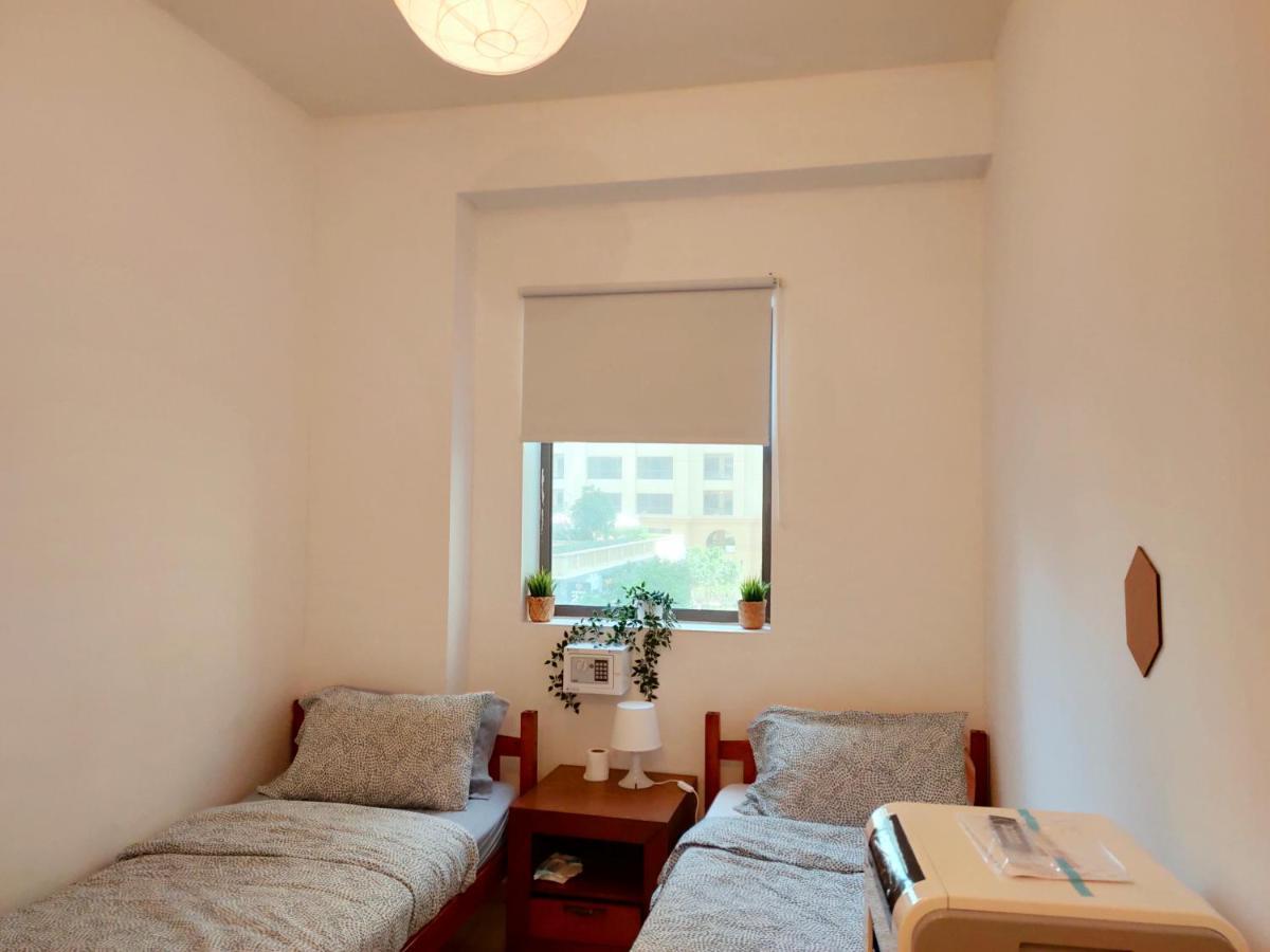 Dxb Backpackers Hostel Дубай Екстериор снимка