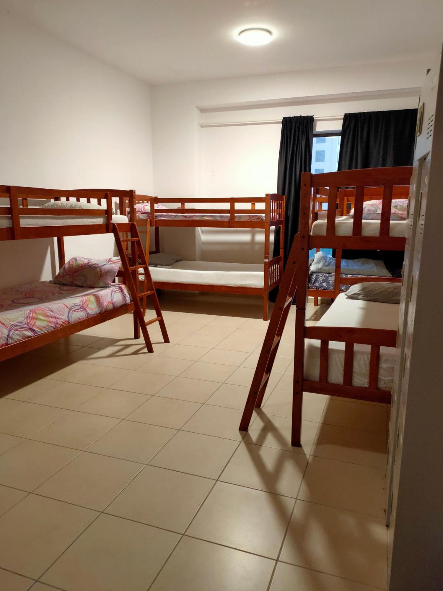 Dxb Backpackers Hostel Дубай Екстериор снимка